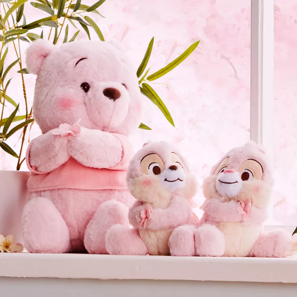 Disney Store Grande Peluche Winnie L'Ourson Sakura 4 Disney Store Grande Peluche Winnie L'Ourson Sakura – Image 2