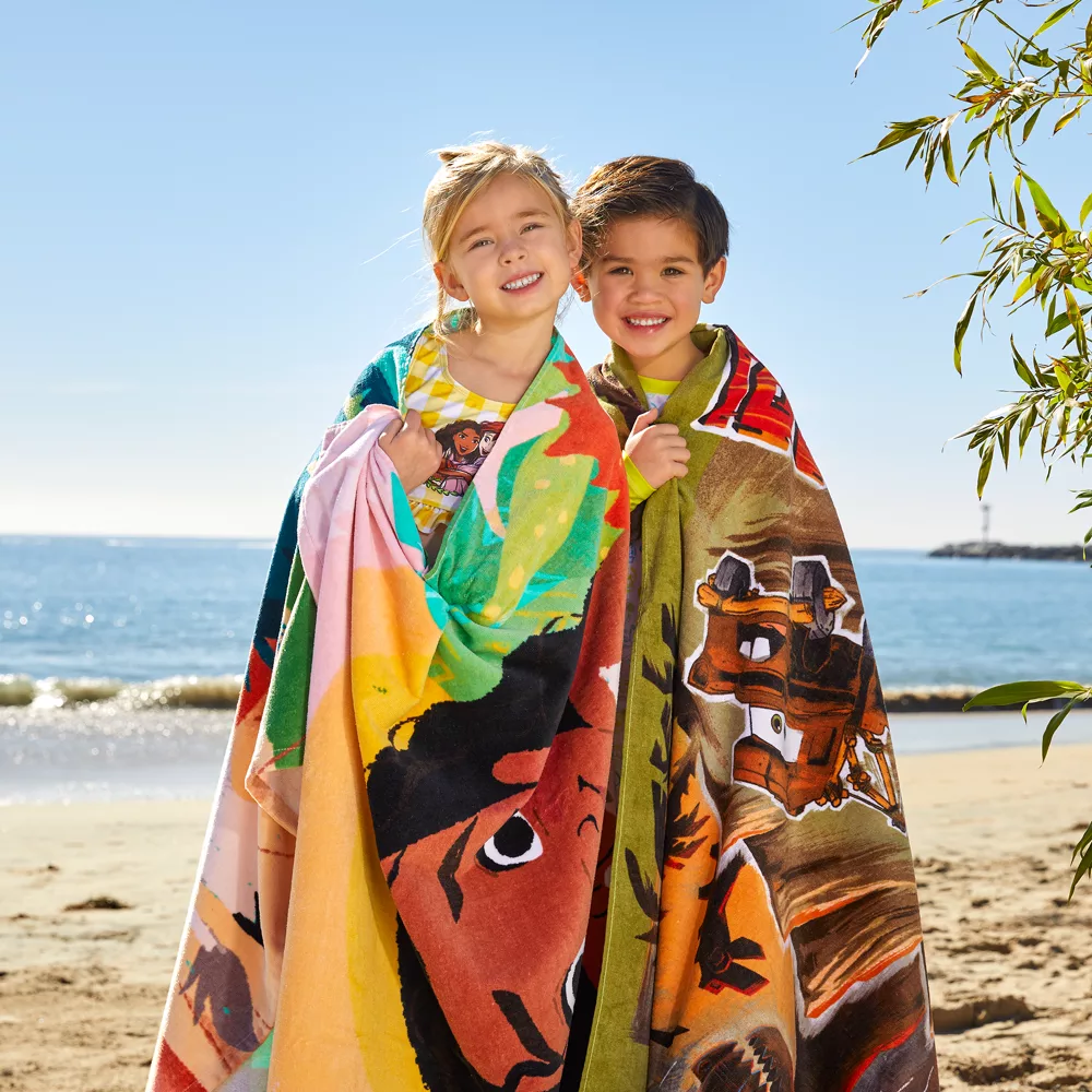 Disney Store Serviette De Plage Disney Pixar Cars : Sur La Route 4 Disney Store Serviette De Plage Disney Pixar Cars : Sur La Route – Image 2